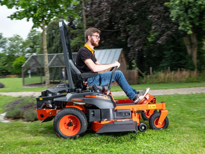 KUBOTA Z122R